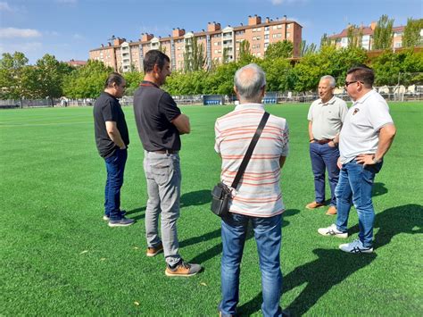 El Ayuntamiento de Laguna de Duero sustituye el césped artificial del