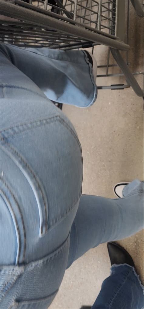 Superb ASSES At Walmart Latina MILFS Spandex Leggings Yoga Pants Forum