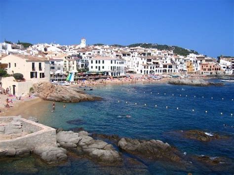 Calella de Palafrugell beach in Palafrugell, Costa Brava :: Beachoo