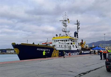 Nave Humanity One Arrivata A Marina Di Carrara Con 64 Migranti