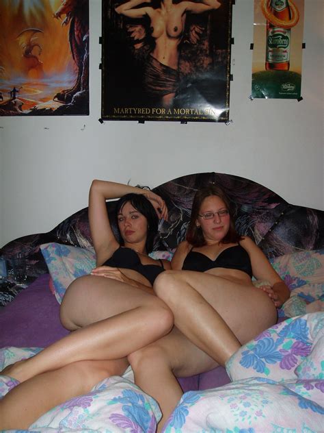 Amateur Girls Sharing Bed With Friend Sharing Friend In Bed PA Porno Photo