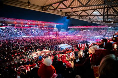 Mit vollem Stadion Union Berlin feiert 20 jähriges Weihnachtssingen