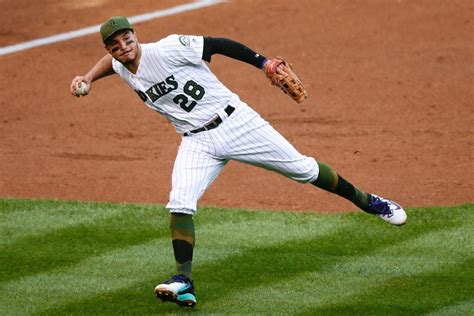 Nolan Arenado makes MLB history with his fifth Gold Glove Award