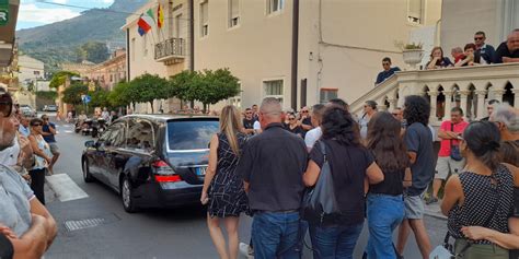 Letojanni I Funerali Di Massimo Canfora Mostri Cattivi Hanno