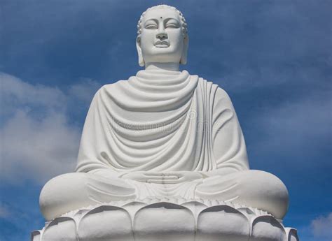 Estatua De La Mano De Un Buda Gigante Imagen De Archivo Imagen De