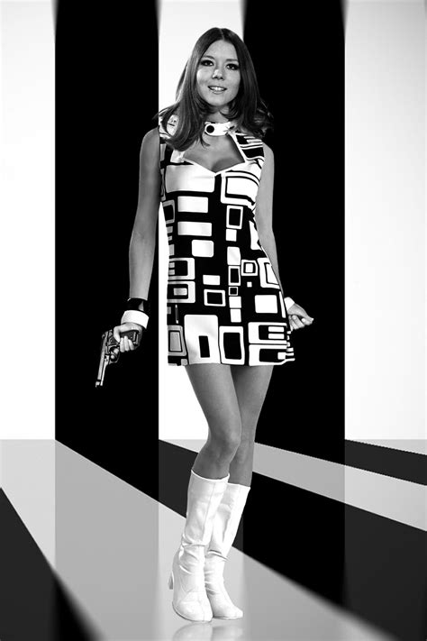 Diana Rigg as Avenger Emma Peel. - Flashbak