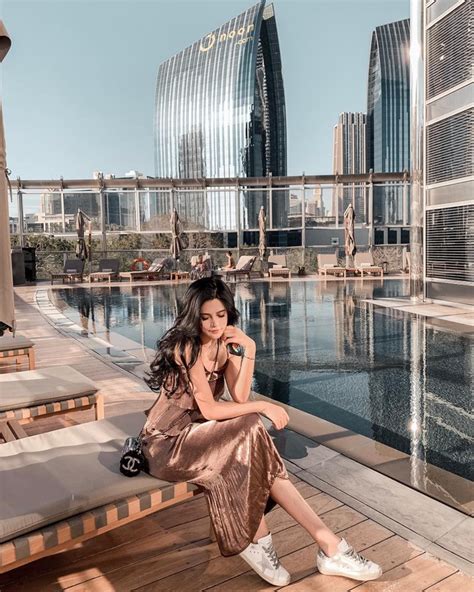 Hot girl đình đám gặp sự cố khi livestream để lộ nhan sắc thật khiến các chàng trai đứng hình