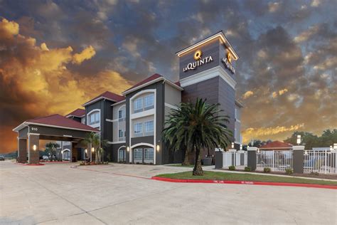 La Quinta Inn & Suites by Wyndham Port Lavaca | Port Lavaca, TX Hotels