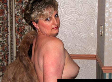 Amateur Mature Milf Short Hair 021 050 29855253114 O 1600x1200 Porn Pic