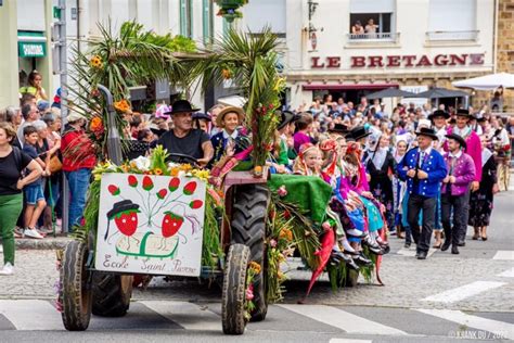 Plougastel Daoulas La F Te Des Fraises Part En Voyage France Unews