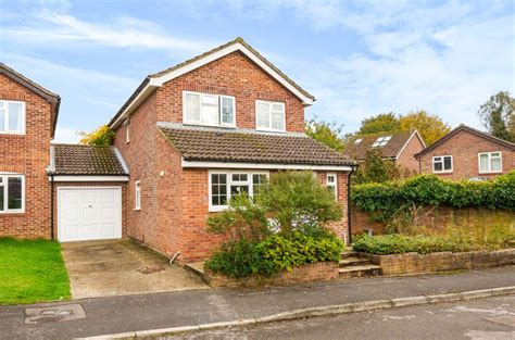 3 Bed Link Detached House For Sale In Pine Close South Wonston