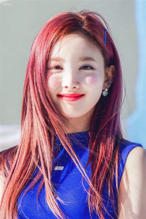 Red Hair Nayeon : r/twice