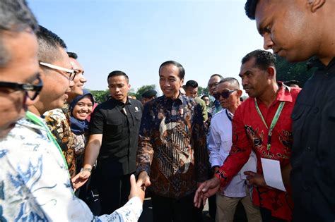 Foto Presiden Tekankan Pentingnya Regulasi Transformasi Digital Yang