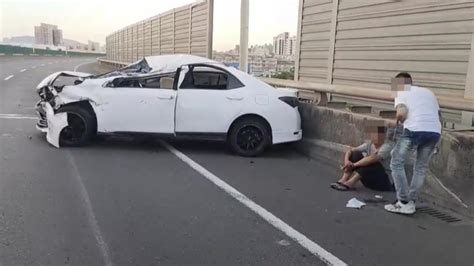 酒駕男台88自撞！路肩沒擺三角錐提醒 釀3大車連撞│車禍│連環撞│塞車│tvbs新聞網