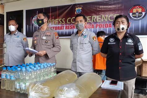 Polri Gagalkan Penyelundupan Ribuan Liter Miras Cap Tikus Ilegal Klik