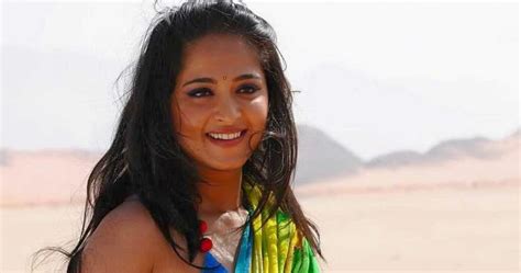 Anushka Shetty In Green Saree Hot Stills