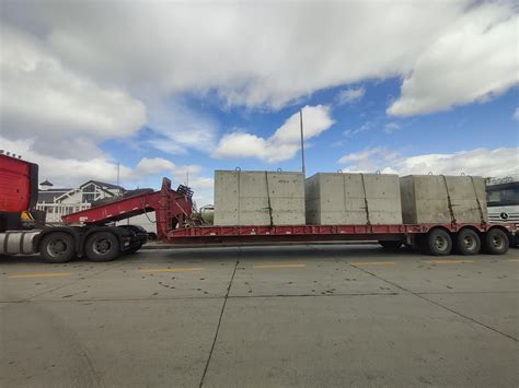 Why do trailers have more wheels than the tractor? : r/Truckers