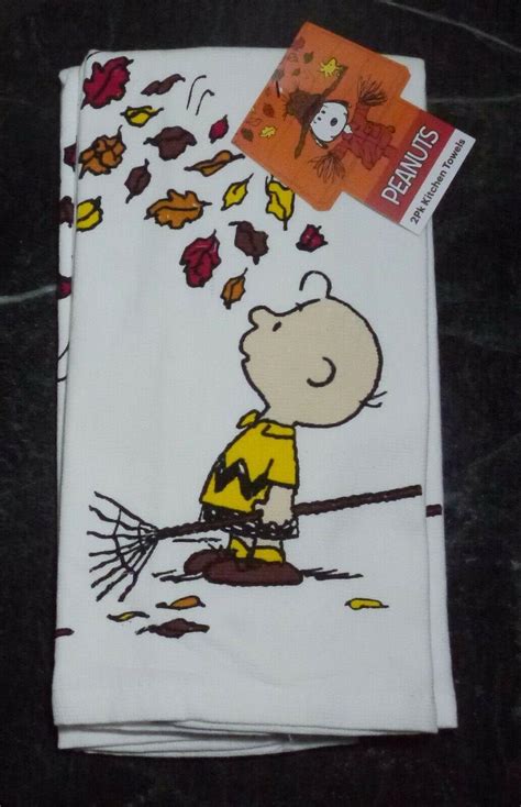 New Peanuts Snoopy Charlie Brown 2 Pk Kitchen Towels Autumn Fall