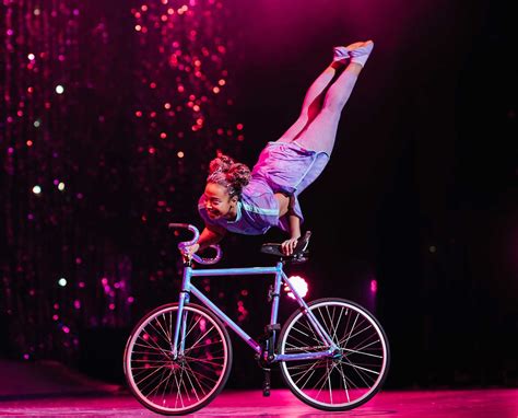 Cirque Du Soleil Gets Festive With First Ever Holiday Show The Bay