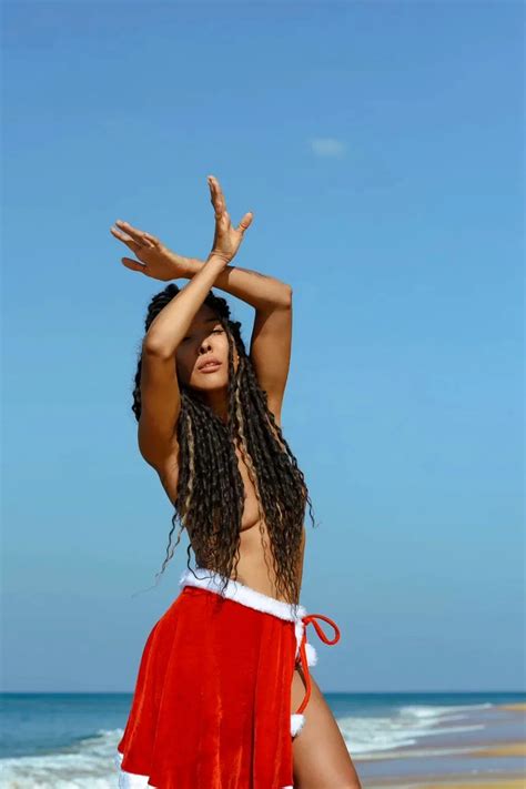 You Kiss Me And Your Hand Slides Down Nude Pics Xhamster