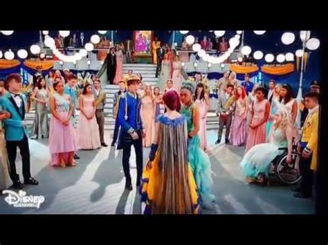 DESCENDANTS 2 MAL AND BEN KISS PART 1 - YouTube