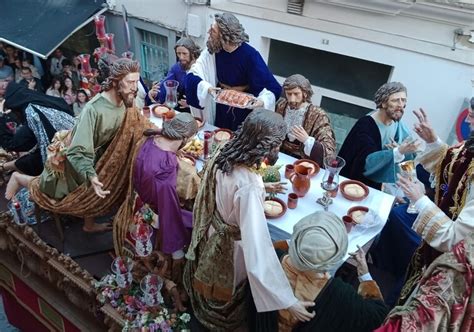 La Peculiar Mesa De La Sagrada Cena A Base De Langostinos Que Lleva Una