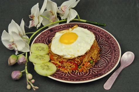 Nasi Goreng Rezept für vegetarischen Klassiker aus Indonesien Wo der