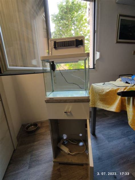 Prodajem akvarij Atman sa stalkom