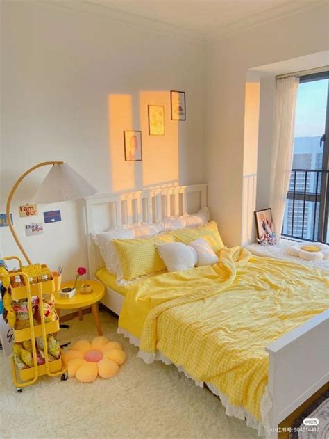 yellow and white bedroom. would you guys sleep here? | Idéias de decoração de quartos, Ideias de ...