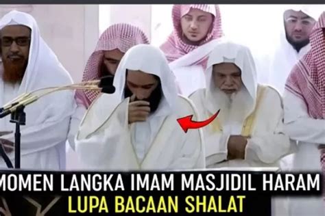 Momen Saat Imam Masjidil Haram Lupa Bacaan Sholat Makmum Wajib