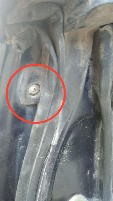Обрамление стекла пятой двери. — Toyota Hilux Surf (2G), 3 л, 1995 года ...