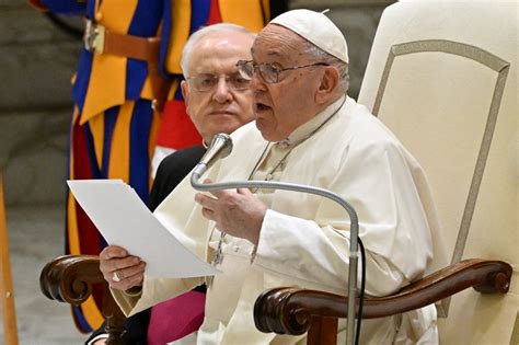 El Papa Recibe Al Secretario De Benedicto XVI Por Primera Vez Desde Su