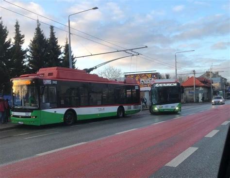 Zderzenie Dw Ch Pojazd W Komunikacji Miejskiej Autobusy I Trolejbusy