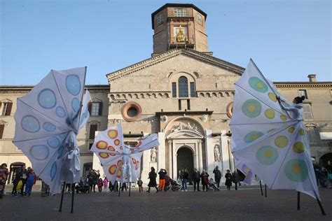 Coriandoli E Sorrisi Per Il Marted Grasso In Centro A Reggio Emilia