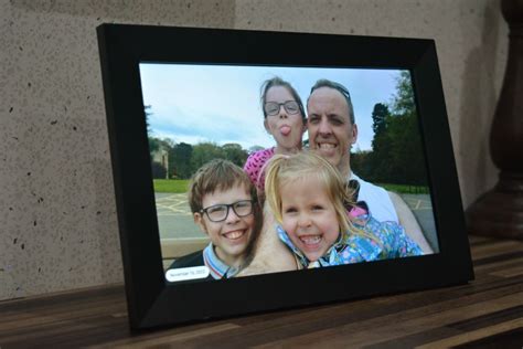 Thought Wi-Fi Photo Frames Were Dead? Frameo Doesn't Think So