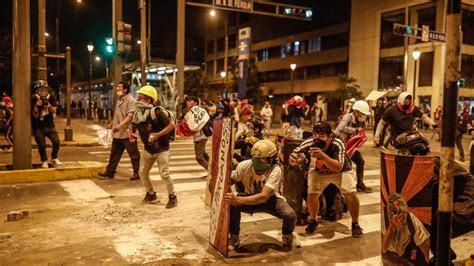 Se Recrudecen Las Protestas En Perú Al Menos 7 Muertos 119 Policías