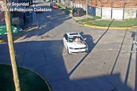 Persecución De Pelicula En Tigre Chocó Y Huyó Con La Víctima Colgada