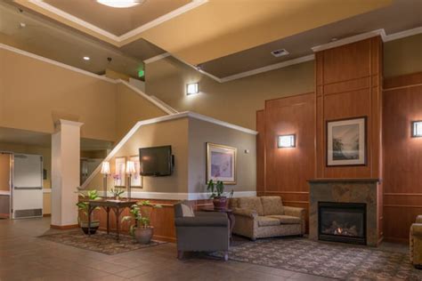 HOLIDAY INN EXPRESS & SUITES EVERETT - 40 Photos & 52 Reviews - 131 ...