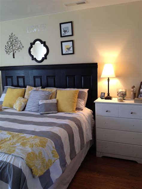 Get Inspired: 5 Gray And Yellow Bedroom Ideas For A Cheerful And Modern ...