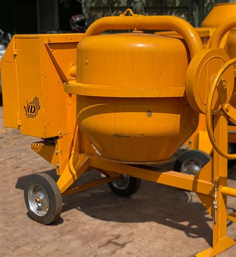 Terrain Plant Ltd 250l Side Tilting Concrete Mixer