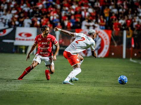 Guilherme Parede Marca No Final Do Jogo Vila Nova Vence Tombense E