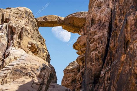 Burdah Rock Bridge En Incre Ble Paisaje Lunar En Wadi Rum En El