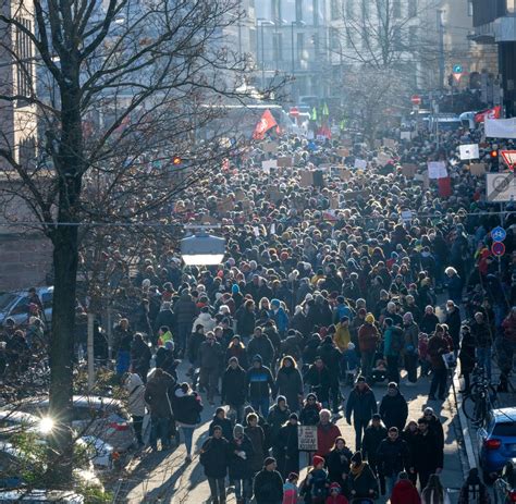 Nach Geheimtreffen In Potsdam Massenproteste Gegen Rechtsextremismus