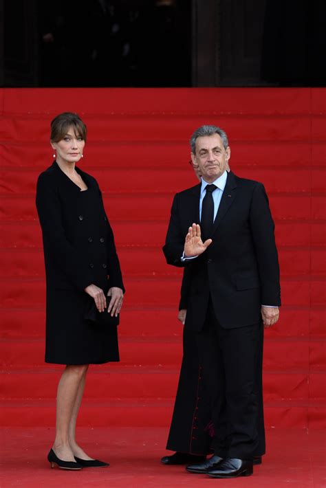 Photo Nicolas Sarkozy et sa femme Carla Bruni Arrivées en l église