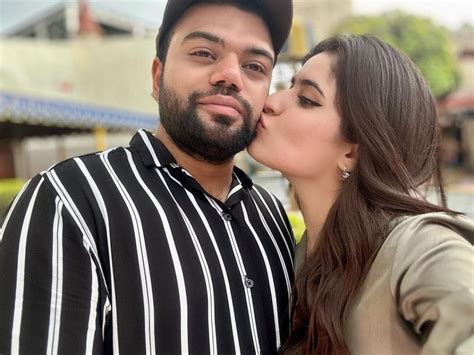 Aroob Jatoi Shares Intimate Picture With Ducky Bhai On Nikkah