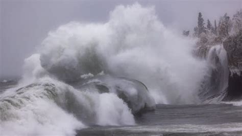 Photos Massive Waves Hit Minnesota S North Shore Amid Winter Storm