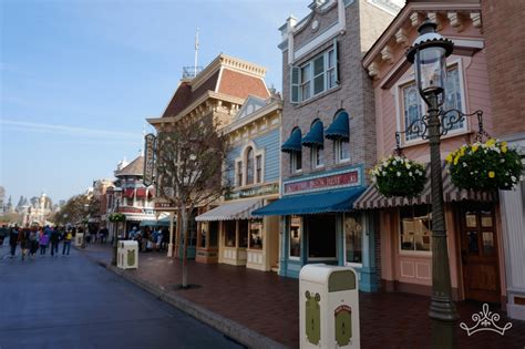 Main Street Usa At Disneyland Overview History And Trivia Disneyland Main Street Main