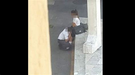 Captan A Dos Estudiantes Practicando Sexo Oral En Plena Calle En M Xico