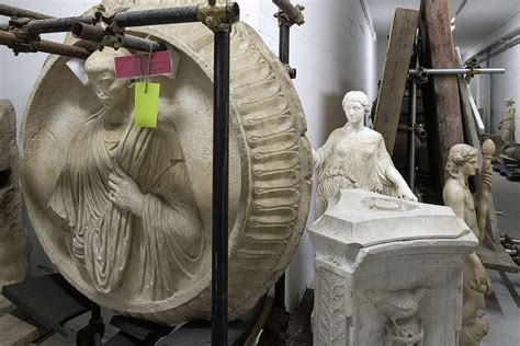 Napoli Il Museo Archeologico Nazionale Di Napoli Chiude Per Dpcm Ma