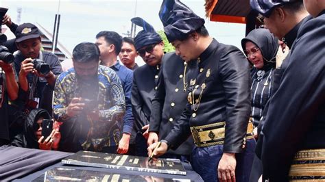 63 Tahun Bulukumba Gubernur Andi Sudirman Resmikan Ruas Batu